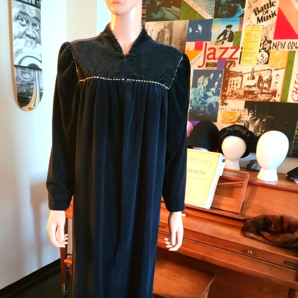 Intimate Style Vintage Black Night Gown M